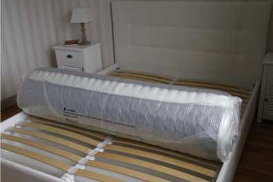 Déballage matelas compressé roulé